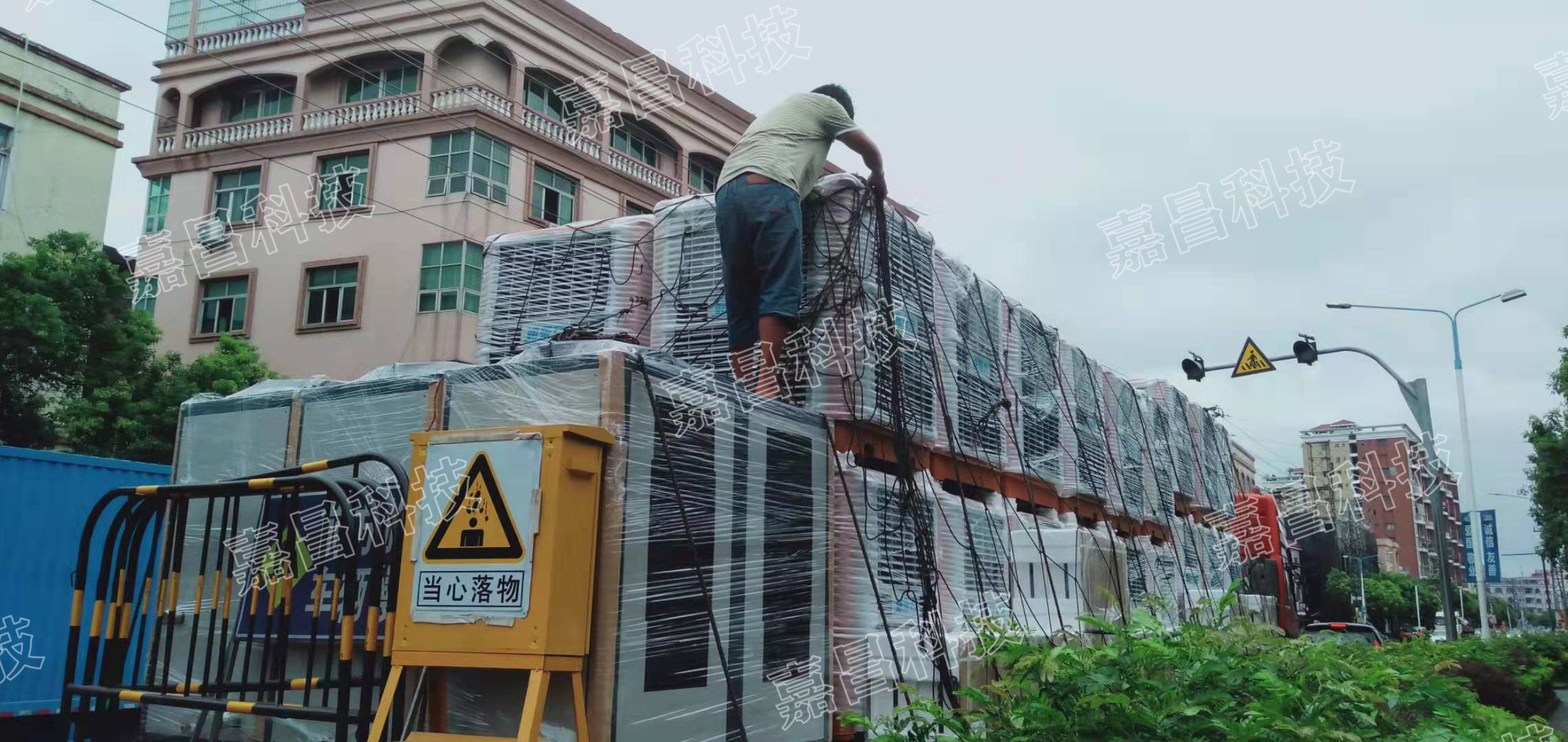  瑞泰風(fēng)工業(yè)大風(fēng)扇,大風(fēng)扇廠家,大型工業(yè)大風(fēng)扇,廠房通風(fēng)降溫?fù)Q氣解決方案 